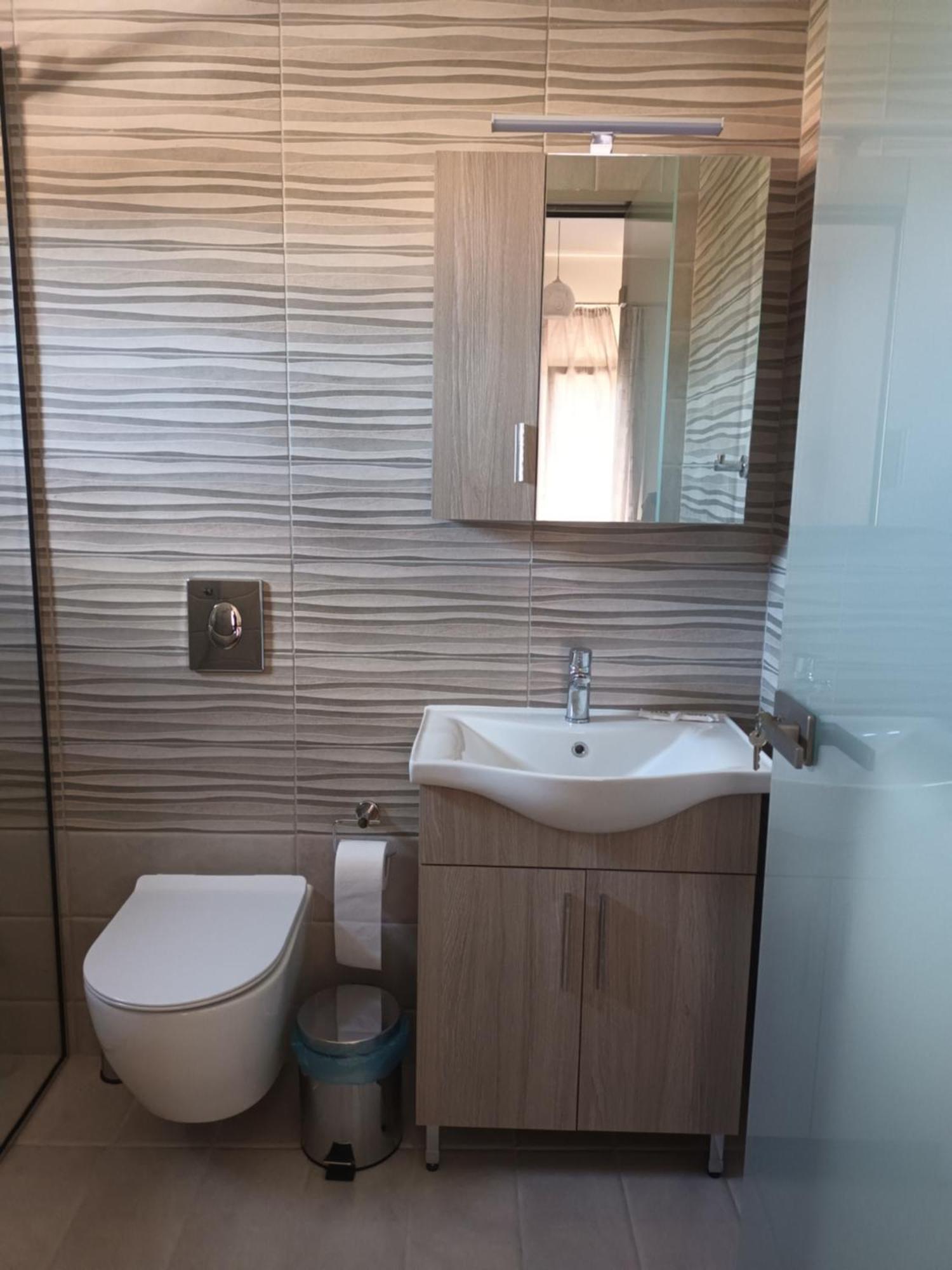Krystal Hotel Krystallopigí Buitenkant foto